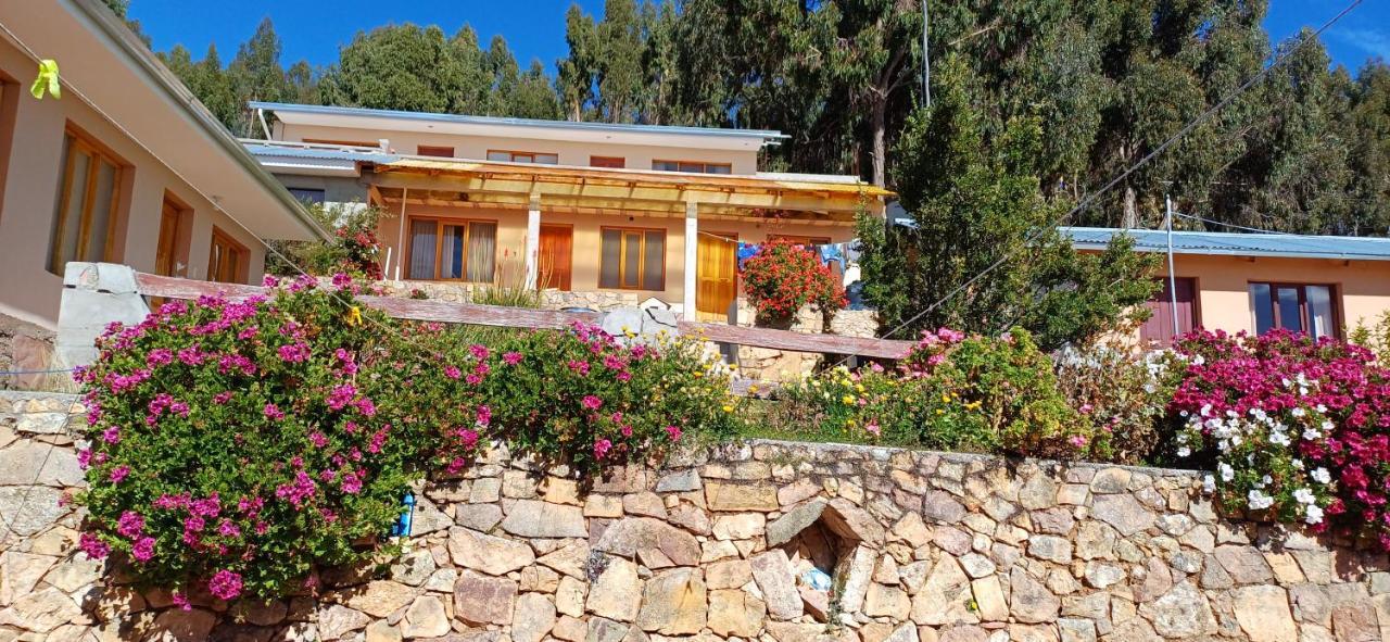 Hostal Tawri Isla del Sol Екстериор снимка