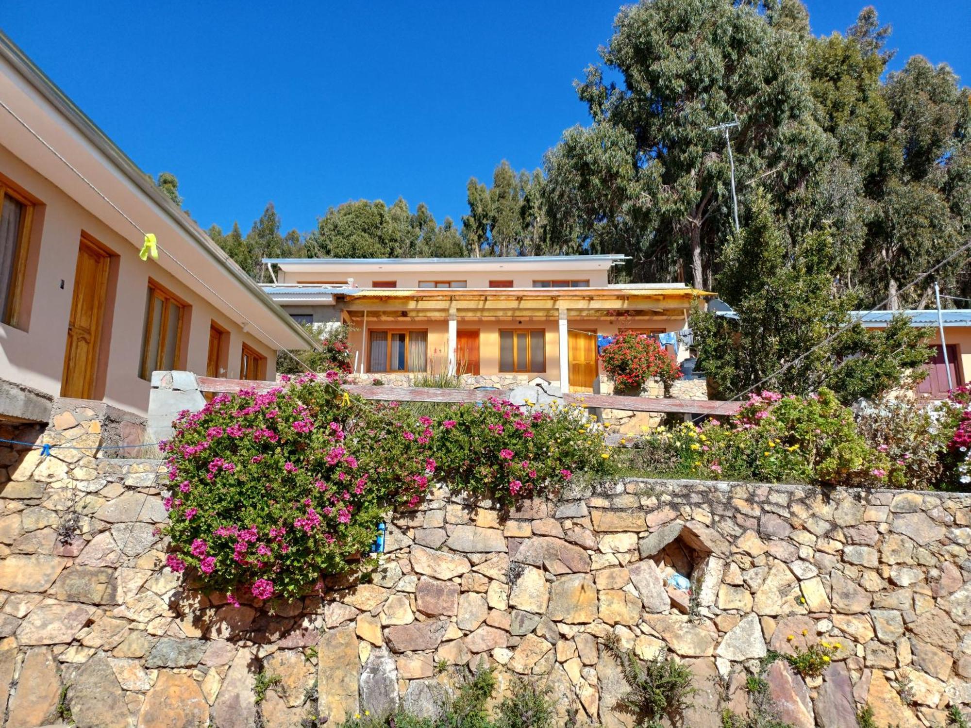Hostal Tawri Isla del Sol Екстериор снимка
